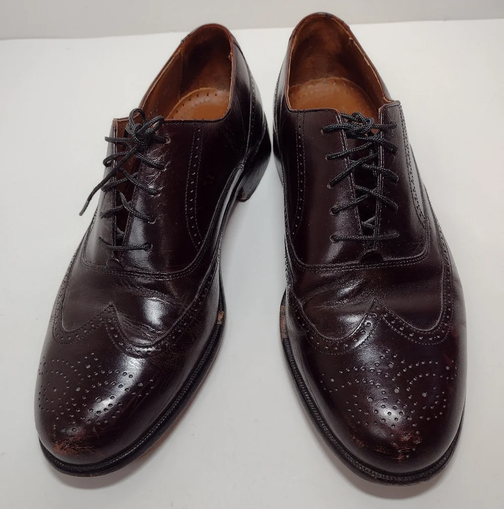 Bostonian Dark Brown Leather Oxfords Size (9.1/2)